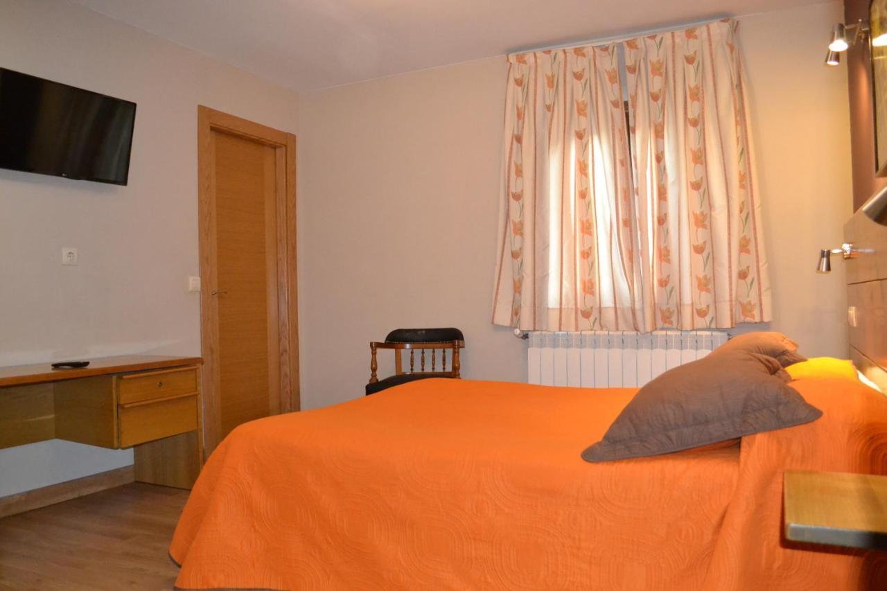 Hostal Aribel Longinos Cercedilla Exterior foto